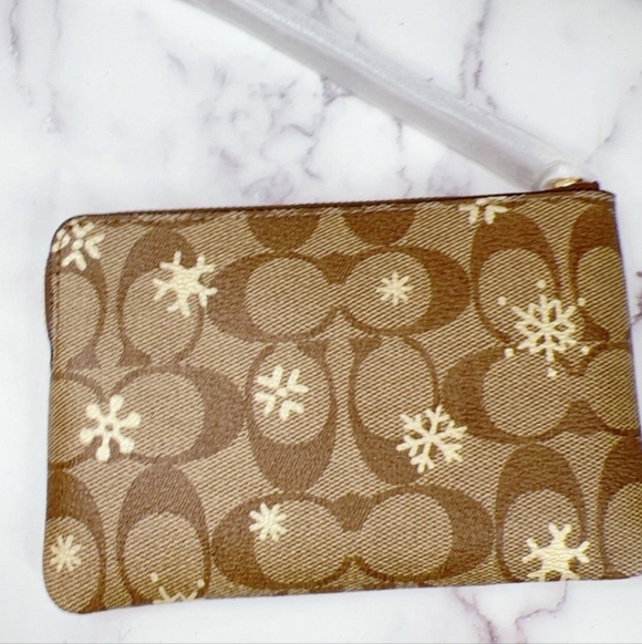 New Coach Signature Snowflake Corner-Zip Wristlet, Style # CF286, Christmas Gift